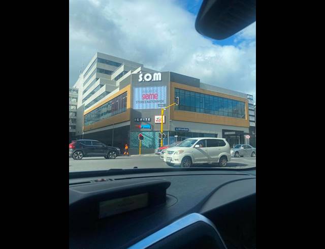 BUSINESS PROPERTY TO RENT IN CLAREMONT